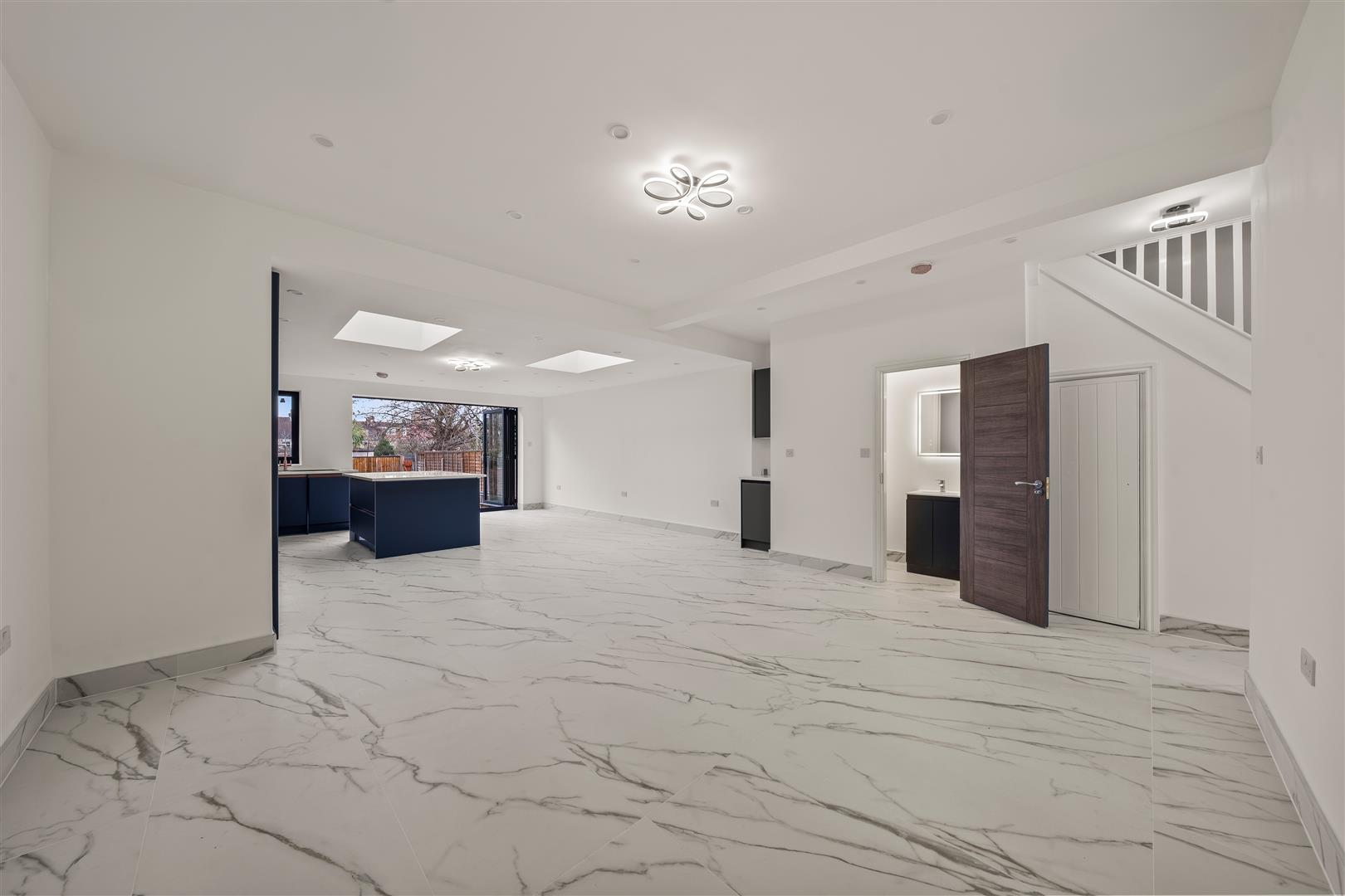 5 bed property in Ashburton Avenue, Croydon